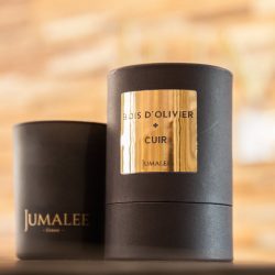 bougie naturelle parfumée bois d'olivier + cuir